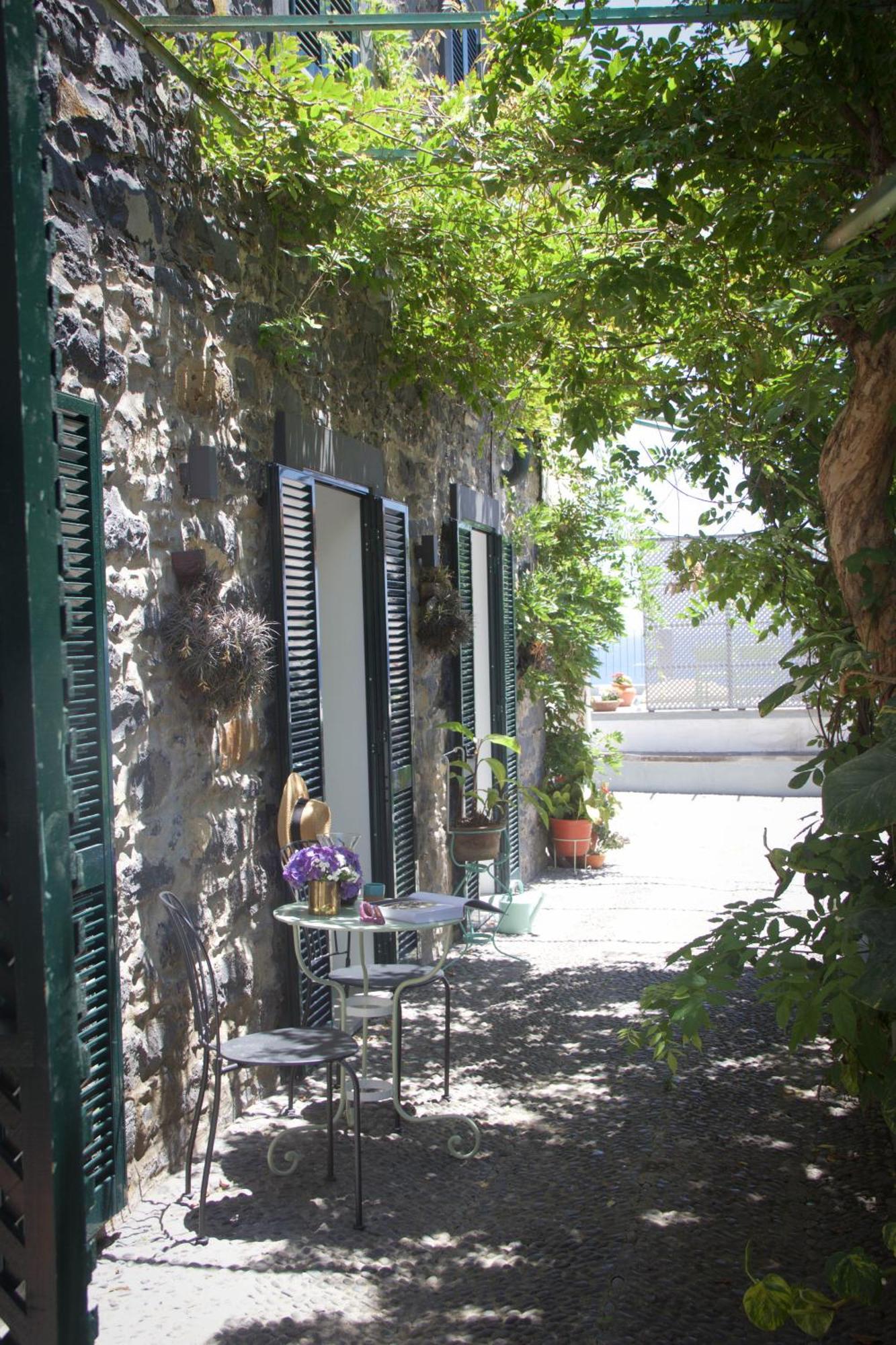 Irlanda` S - Funchal Seaside Funchal (Madeira)